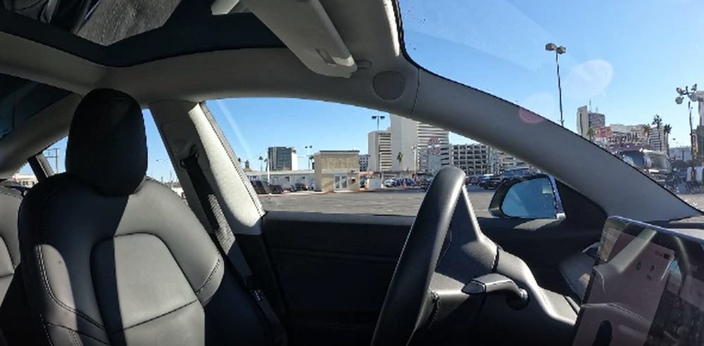 Visul românilor de a avea mașini care se conduc singure, la un pas de a deveni realitate. Proiect de lege aflat în dezbatere