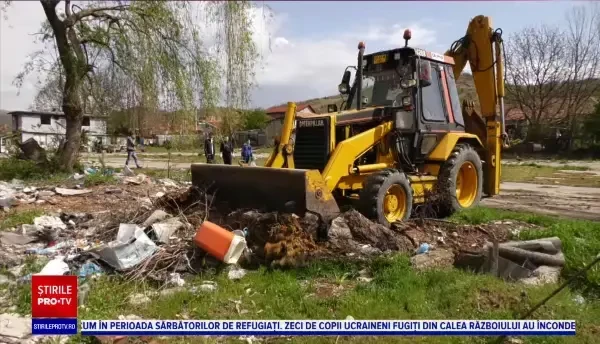 Campanie de ecologizare în Clisura Dunării. Localnicii au strâns camioane întregi de deşeuri