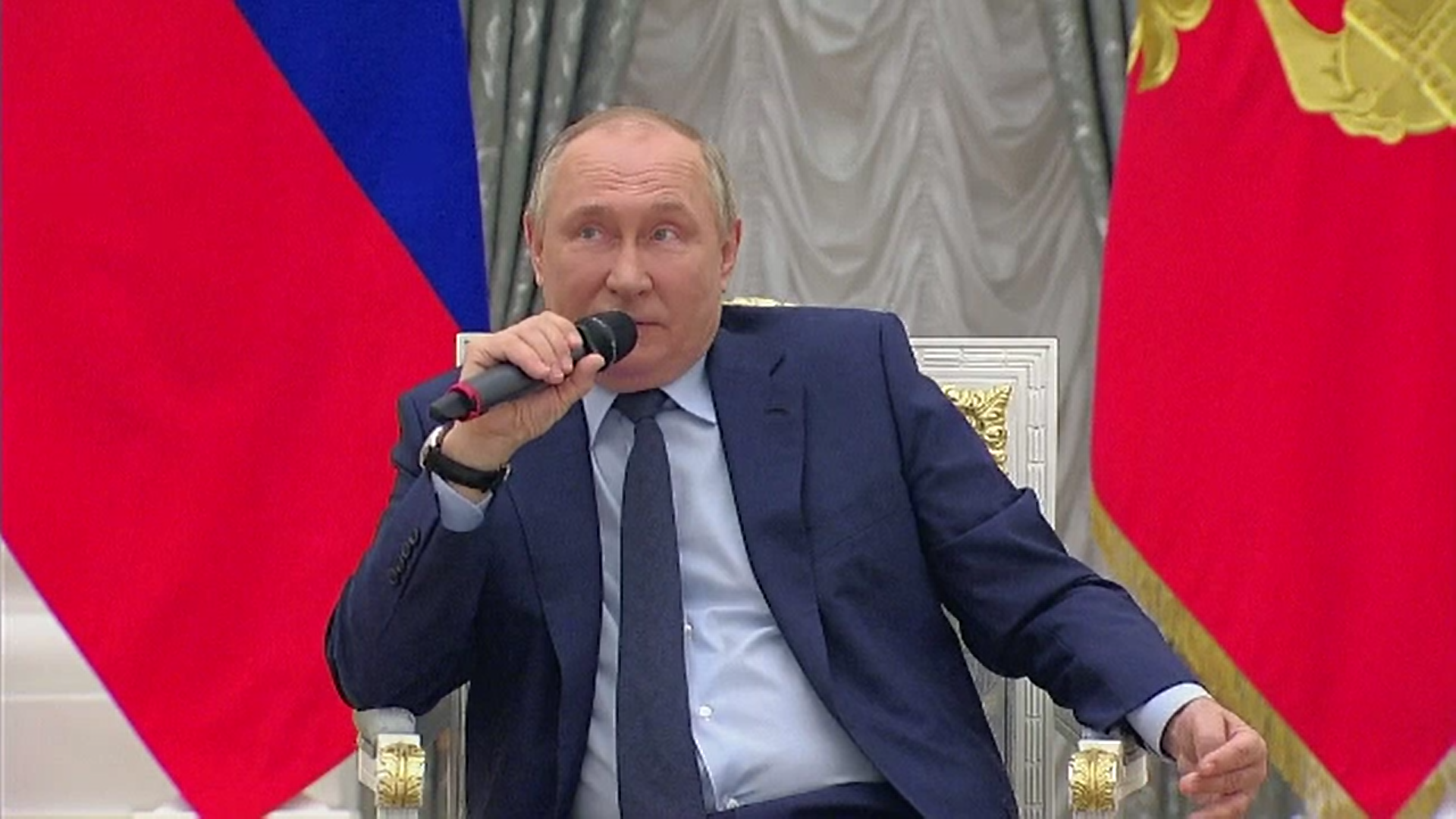 Putin impune sancţiuni economice ”statelor şi organizaţiilor internaţionale neprietenoase”