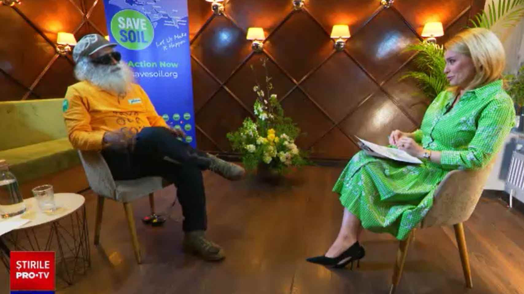 INTERVIU. Sadhguru și-a împărtășit înțelepciunea la Arenele Romane. Andreea Esca, de vorbă cu celebrul filosof indian