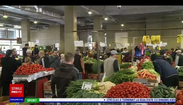 Paștele este tot mai aproape, iar românii au dat buzna în piețe pentru a cumpăra miel și verdețuri