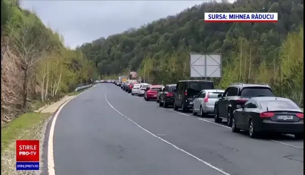 Cozi uriașe de români la frontierele bulgare spre Grecia. Elenii verifică fiecare portbagaj în parte