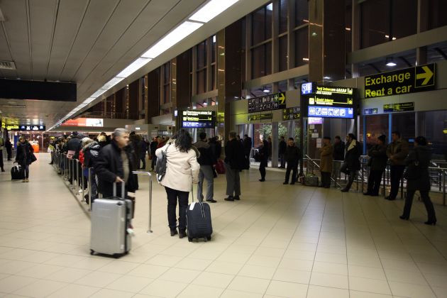 Aeroporturile și gările, înțesate de românii care pleacă în vacanța de Paște