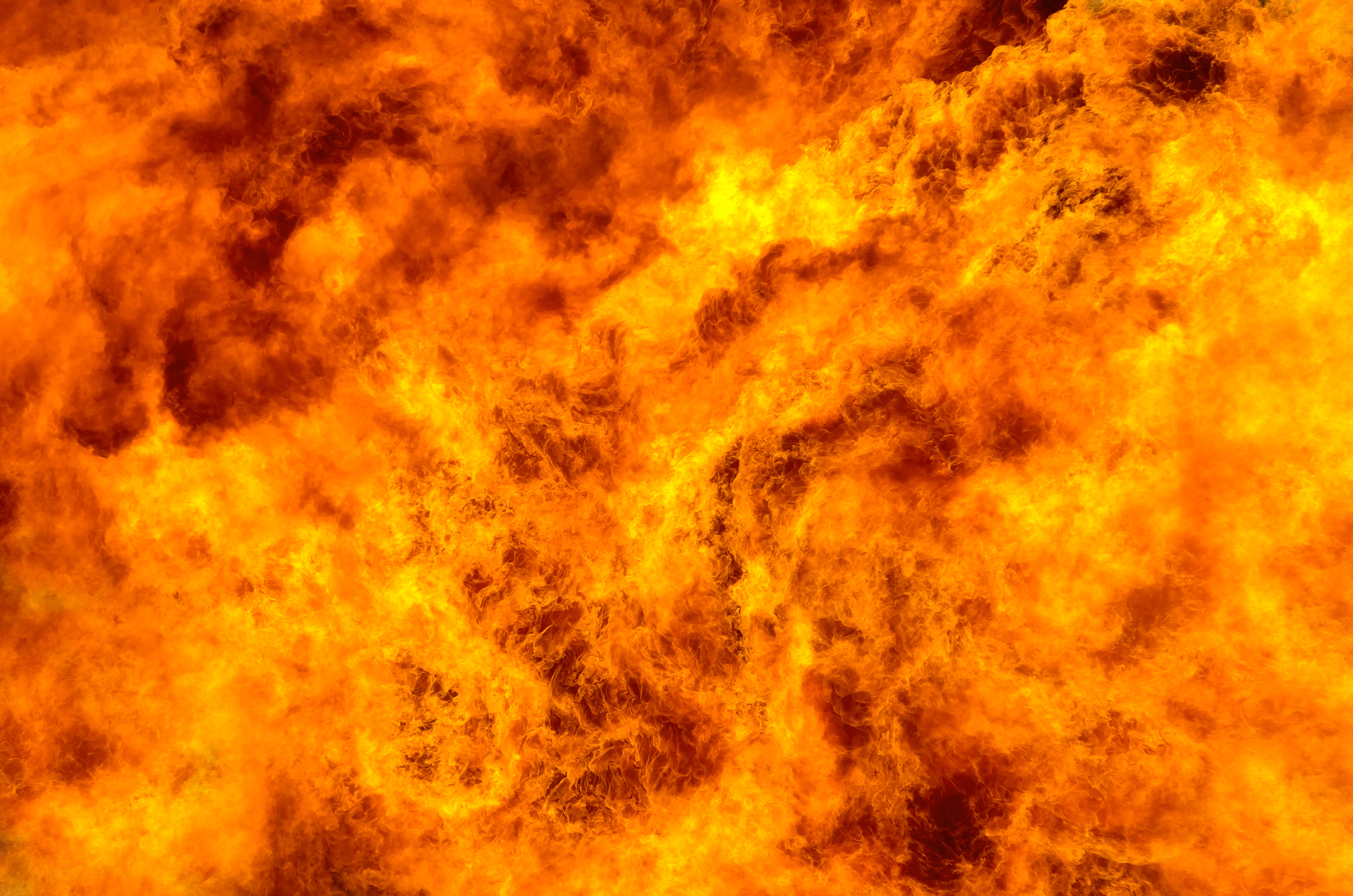 Explozii și incendii în cel puțin 17 locații din Thailanda. Cel puțin șapte oameni au fost răniți. FOTO