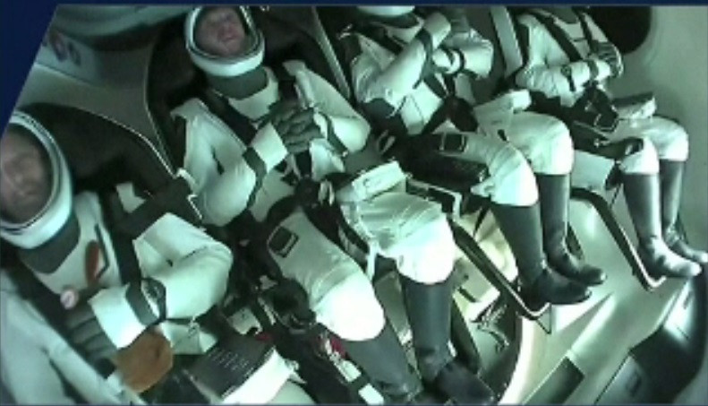 Primii turiști spațiali aflaţi într-o misiune privată au revenit pe Pământ. Cât a plătit fiecare pentru excursie