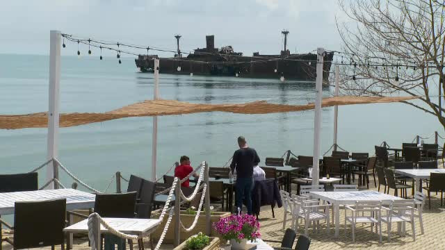 Zeci de mii de persoane vor petrece 1 Mai la Costinești. Ce i-a atras pe turiști