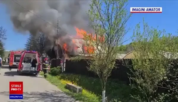 Explozie urmată de un incendiu într-o casă din Dâmboviţa. Doi bunici şi nepotul lor de 8 ani au fost răniţi