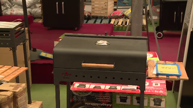 Pregătirile pentru 1 mai sunt în toi. Reprezentant magazin: „Am rămas fără perii de curățat grătare. Nu s-a mai întâmplat”