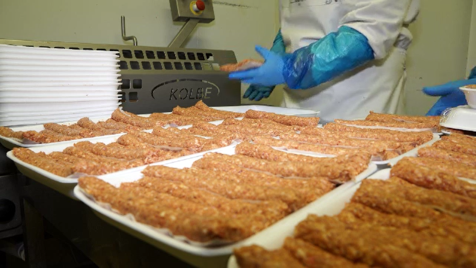 Cum se fac mititeii perfecți. Sfaturi de la chef Radu Dumitrescu. „Bicarbonatul nu are ce să căute în mici”