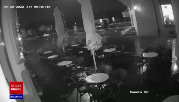 Un bulgar a făcut prăpăd în centrul Timișoarei. A fost filmat când a spart geamurile mai multor imobile