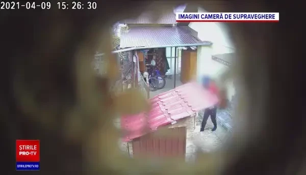 Preot din Argeș, acuzat de vecini că se ușurează pe gardul dintre proprietăți și le aruncă petarde în curte