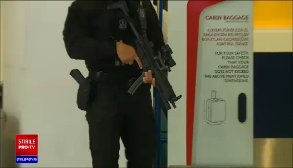 Ce le-a transmis inițial pilotul pasagerilor din avionul vizat de o alarmă falsă cu bombă în care se afla și Piedone