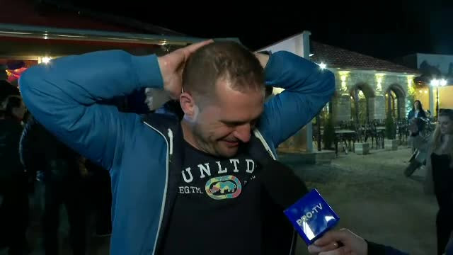 Petrecerile au repornit în Vama Veche. Mii de tineri au dansat și cântat sub cerul liber
