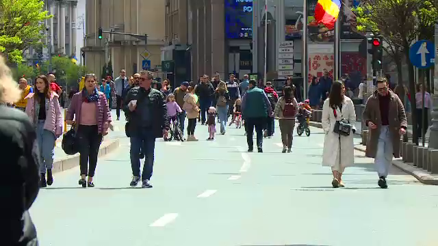 Calea Victoriei a redevenit pietonală, în weekend. „Avem posibilitatea de a ne distra fără contactul cu mașinile”