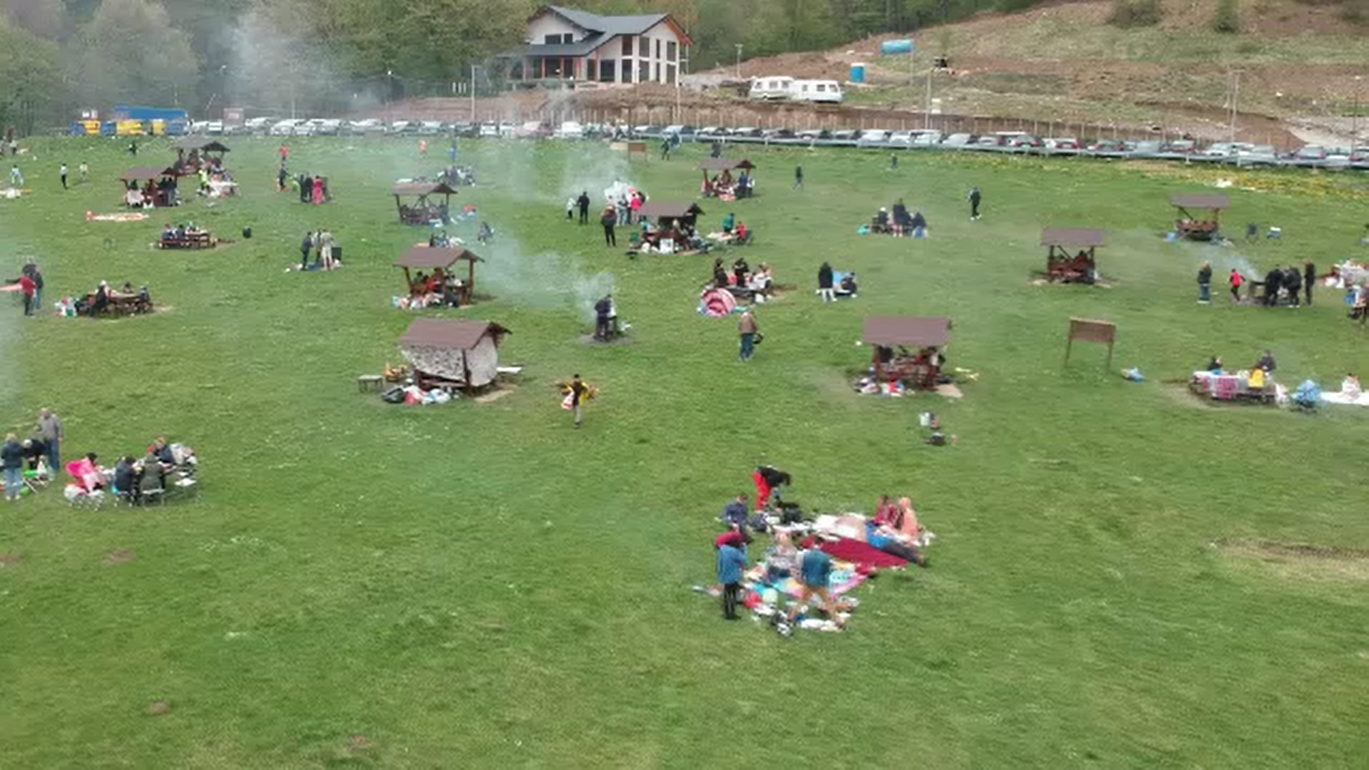 Relaxare și voie bună pentru românii care au ales să își petreacă vacanța de 1 mai la munte