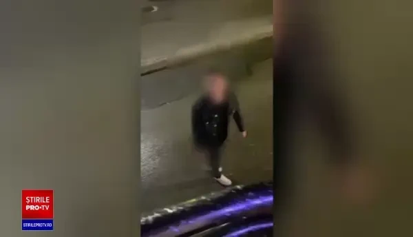 Un interlop a fost filmat când a tras cu pistolul în parcarea unui club din Argeș și a amenințat câțiva tineri. VIDEO