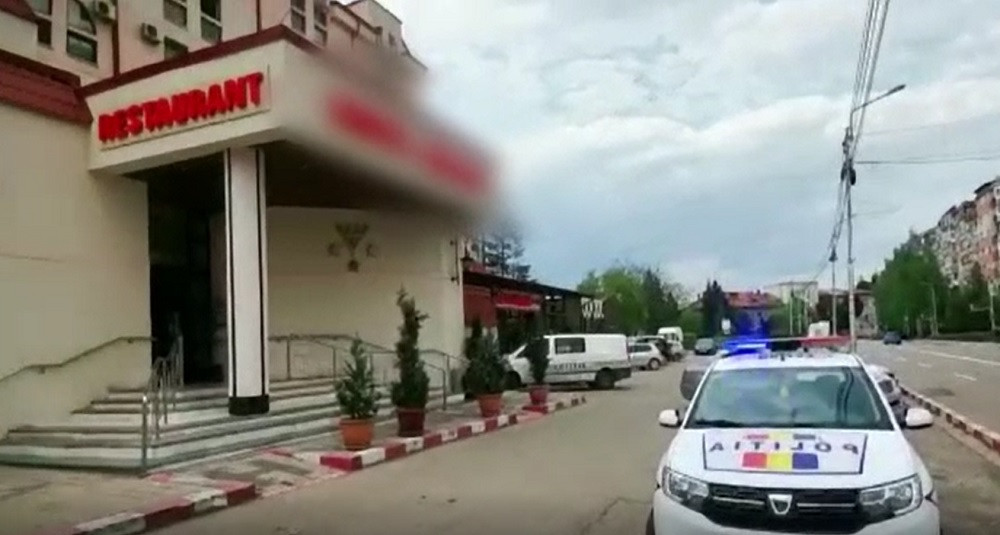 Un copil de trei ani a căzut de la etajul al treilea al unui hotel din Târgoviște