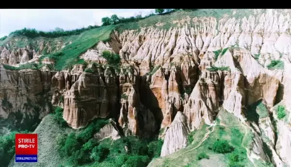 ANIMAȚIE GRAFICĂ. Cum au căzut cei doi copii cu ATV-ul, în zona periculoasă din Râpa Roșie