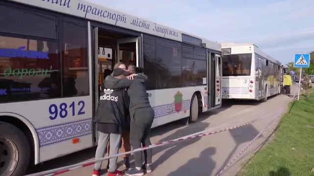 Război în Ucraina. Rezumatul evenimentelor, 3 mai 2022. Imagini cu civilii evacuați din subsolul uzinei Azovstal