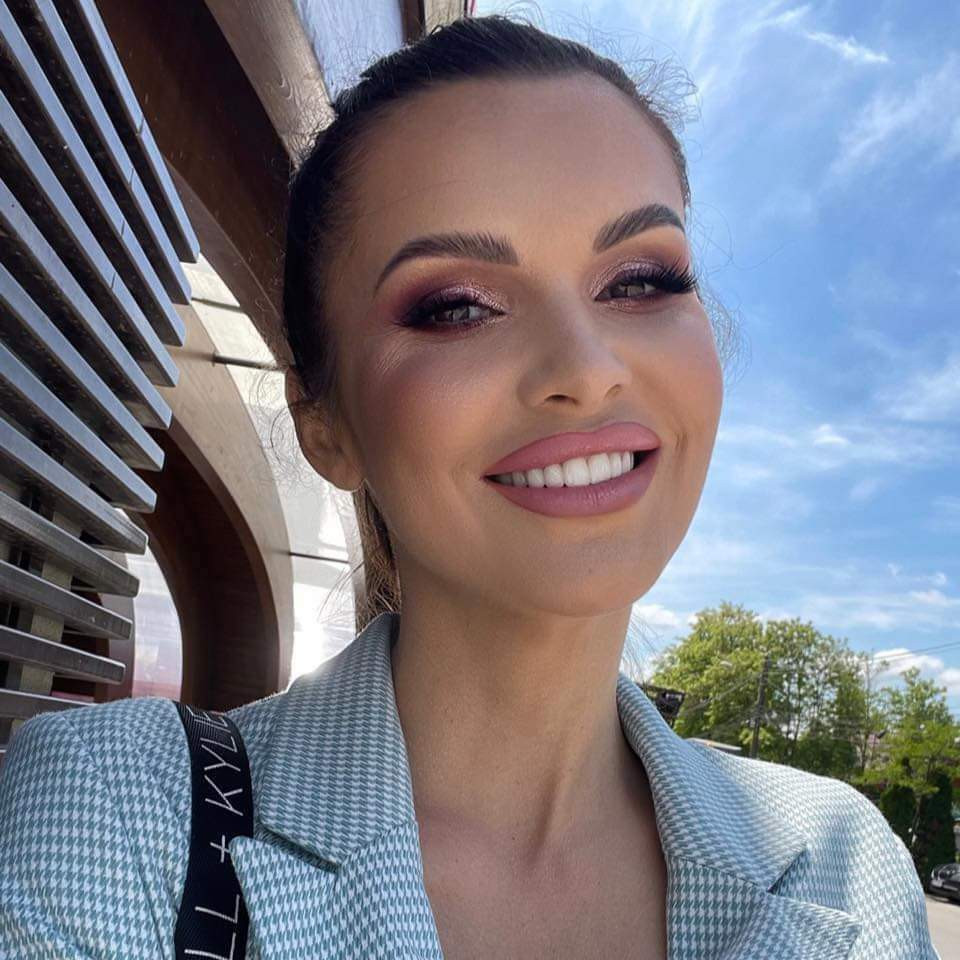 Iulia și cei doi copii din Timișoara au fost conduși vineri pe ultimul drum. Cei trei au fost așezați în același sicriu