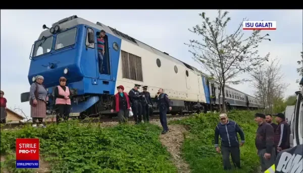 „Bețivii au Dumnezeul lor”. Un bărbat beat a scăpat teafăr după ce a ieșit în calea unui tren