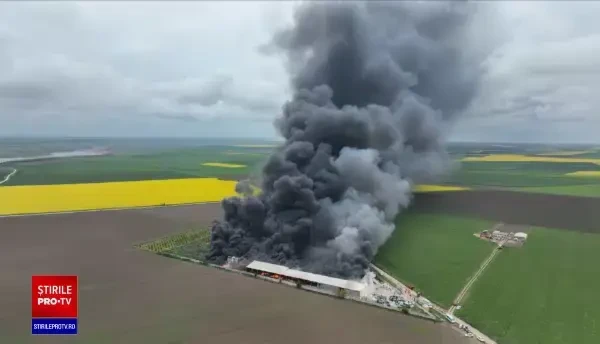 Incendiu puternic la un depozit de deşeuri din Techirghiol. "Niciodată nu am mai văzut așa ceva"