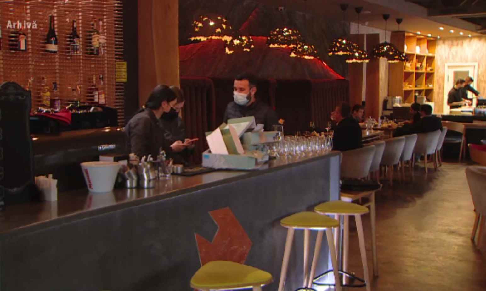 Deficit major de personal în industria hotelieră și în restaurante. Absolvenții preferă să plece în străinătate