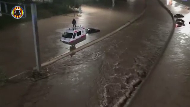 Inundații în Valencia. A plouat 24 de ore fără întrerupere