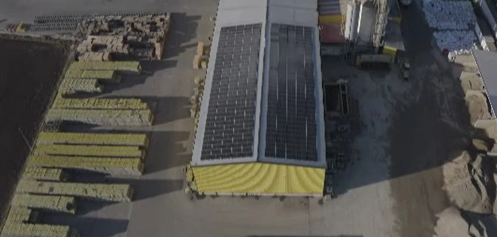 Fermierii care vor să-și monteze pe hale sau pe depozite panouri fotovoltaice pot primi până la 15 milioane de euro