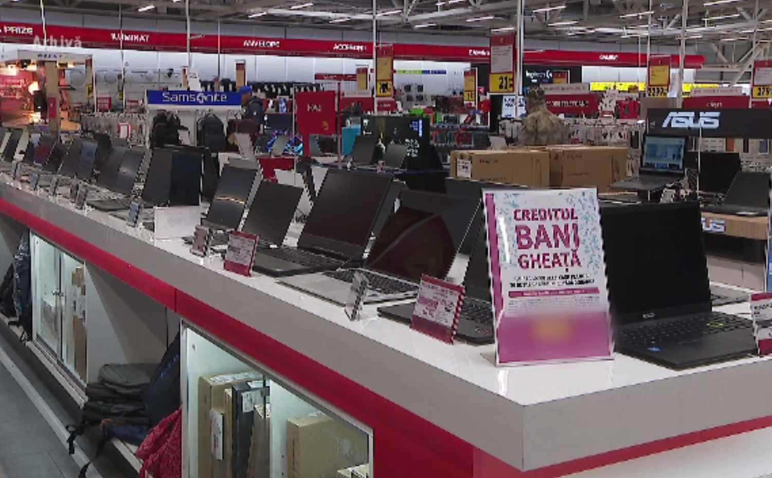 Românii au început să cumpere mai mult, din punct de vedere statistic, în ciuda amenințării războiului