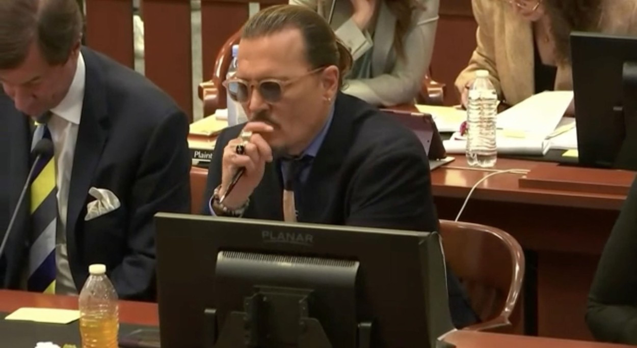 Amber Heard a spus în instanță că Johnny Depp a agresat-o sexual cu o sticlă și a amenințat-o cu moartea