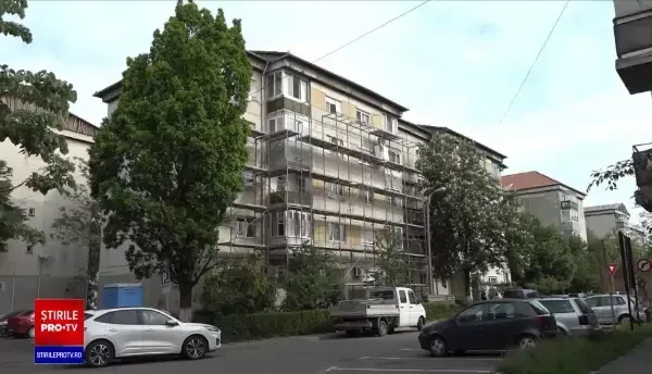 A crescut numărul cererilor de izolare termică a blocurilor. Cei care locuiesc într-un bloc anvelopat simt deja beneficiile