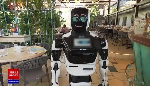 Experiment în România. Câțiva roboți au înlocuit chelnerii într-un restaurant din București