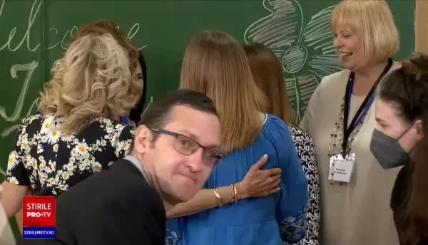 Cadoul adus de Jill Biden soldaților americani de la baza militară de Mihail Kogălniceanu. Prima doamnă a SUA, ovaționată