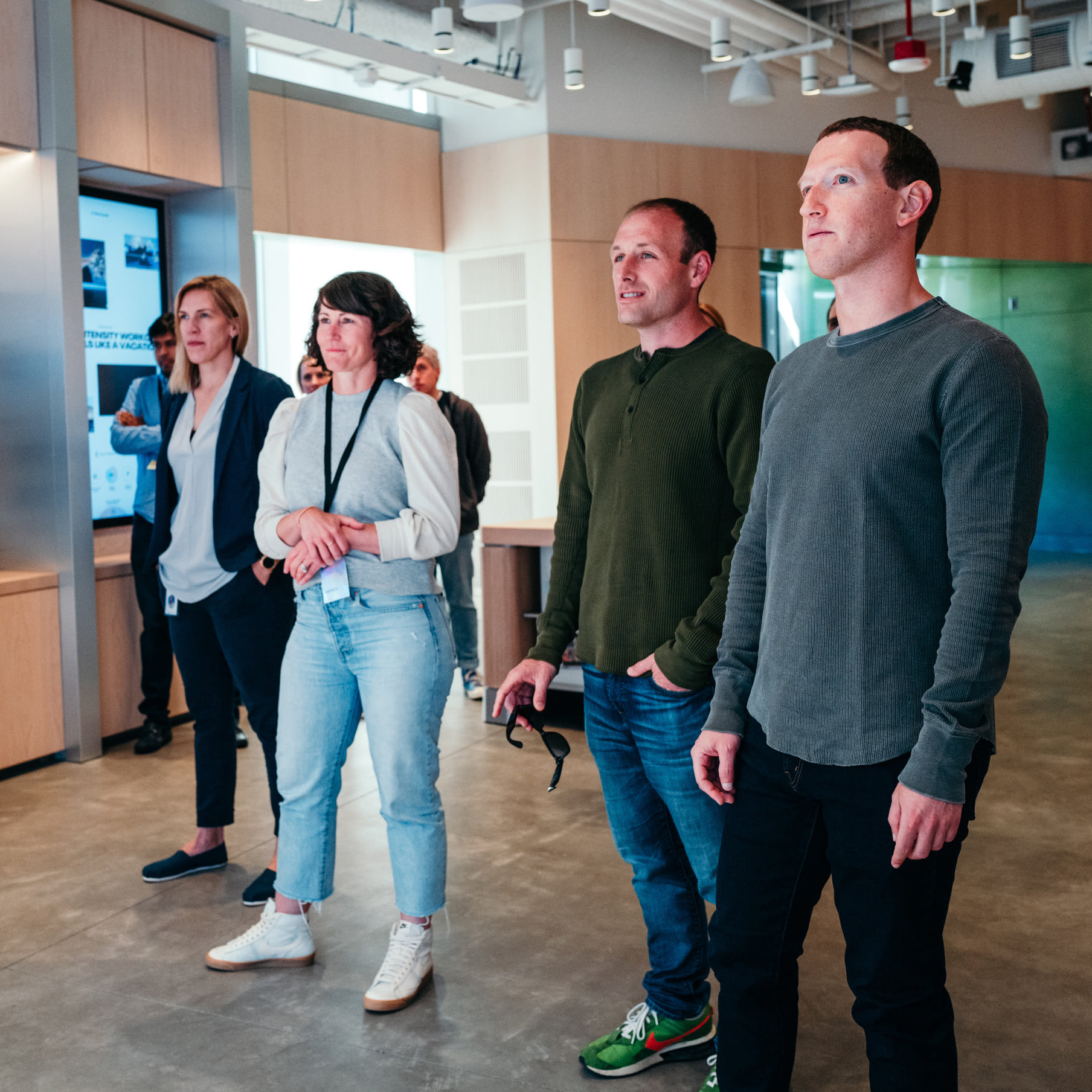 Poza postată de Mark Zuckerberg care &icirc;ți dă fiori. &rdquo;Extraterestru? Robot? Reptilian?&rdquo;