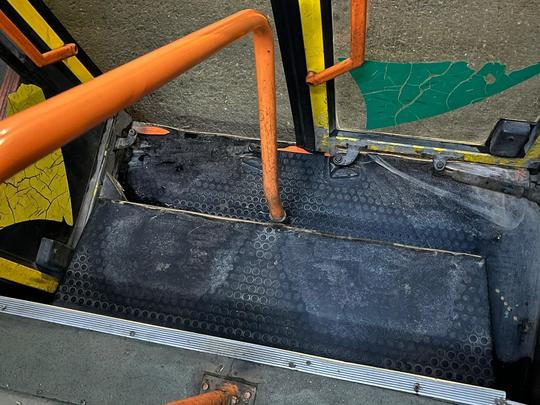 ANPC a scos de pe traseu peste 80 de autobuze și tramvaie de la STB. Atac dur al lui Nicușor Dan