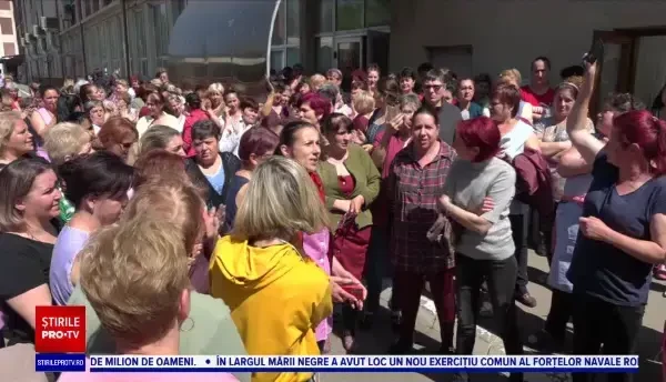 Protest al angajaților Fabricii de Confecții din Bârlad. Oamenii sunt nemulțumiți de condițiile salariale