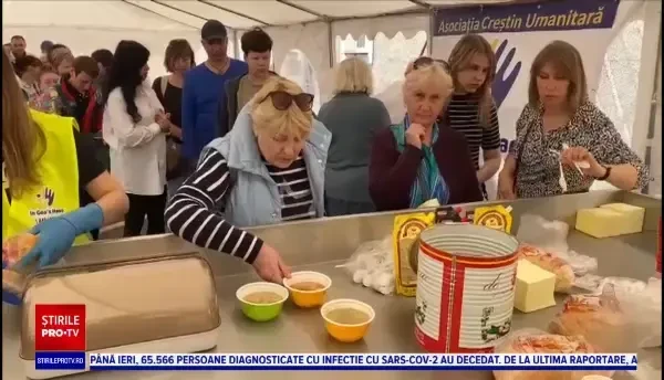 Voluntarii români au trecut granița la Cernăuți și au gătit pentru refugiații veniți din zonele de conflict