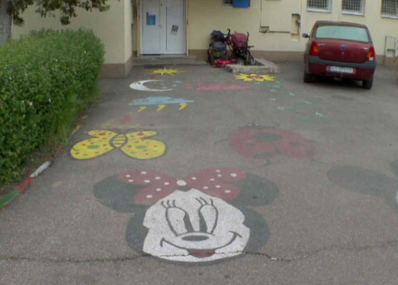 Educatoare de la o creșă din Pitești, reținută după mai multe abuzuri asupra copiilor. Micuții ar fi rămas cu vânătăi