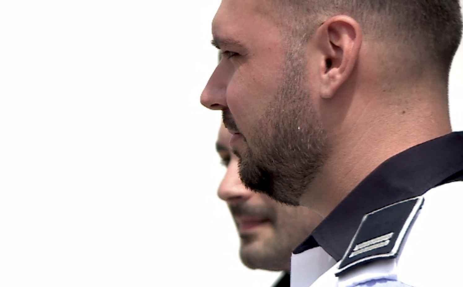 Fetiță de opt luni, salvată de la moarte sigură de doi polițiști din Craiova. Se înecase cu lapte