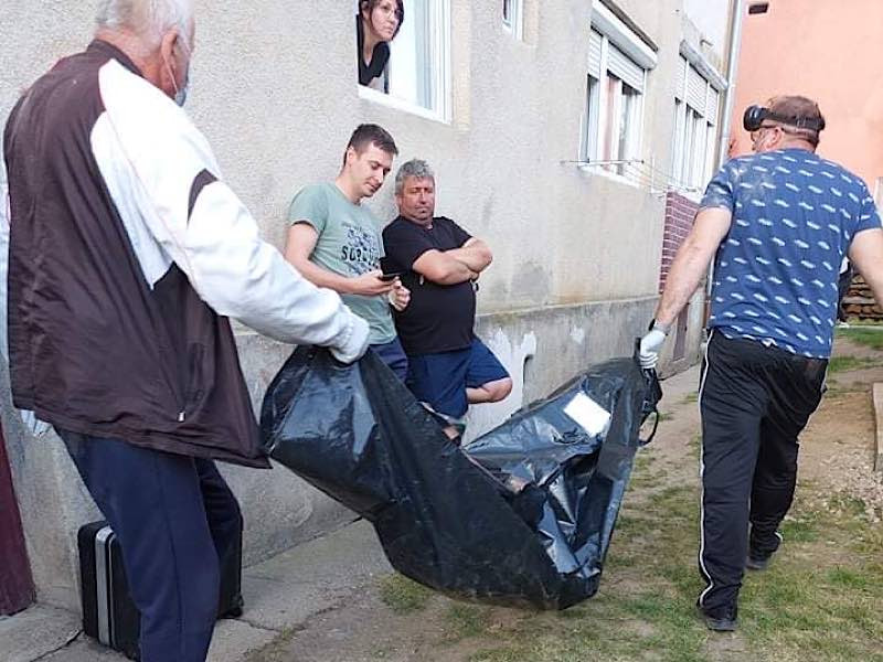 Un schelet uman a fost găsit în subsolul unui bloc din Bihor, într-o boxă care nu a mai fost dechisă de 10 ani