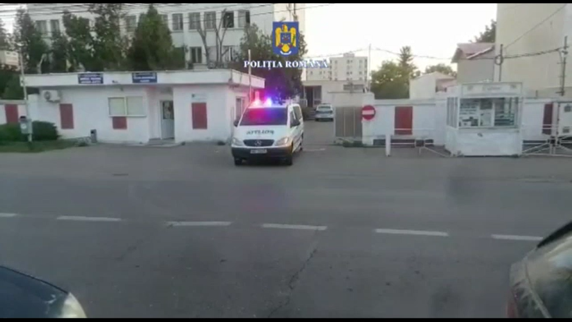 Percheziții la domiciliul unor așa-zise ghicitoare. Două femei au îșelat mai multe persoane cu peste 230.000 de lei