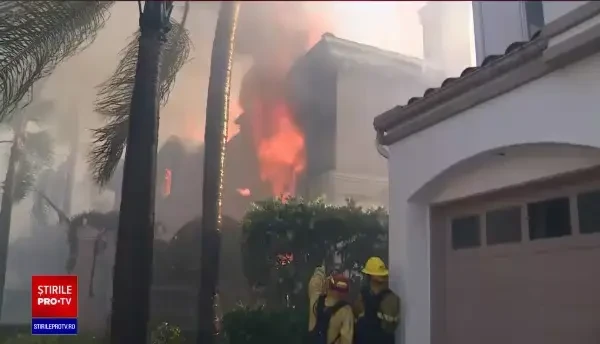 Alertă în sudul Californiei. Un amplu incendiu de vegetație s-a extins la zeci de case