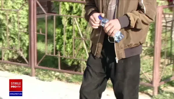 Un profesor din Botoșani ar fi agresat sexual un adolescent de 15 ani: „Poate te mai pup pe frunte”