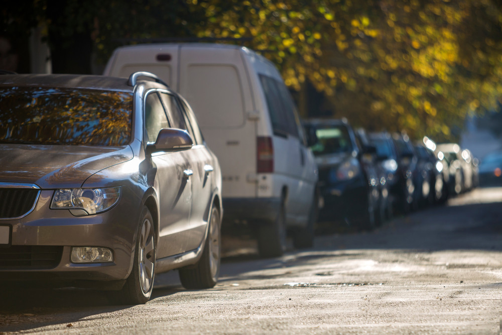 Mai multe locuri de parcare publice în București. „Șoferii s-au învăţat să parcheze peste tot, fără să achite taxe”