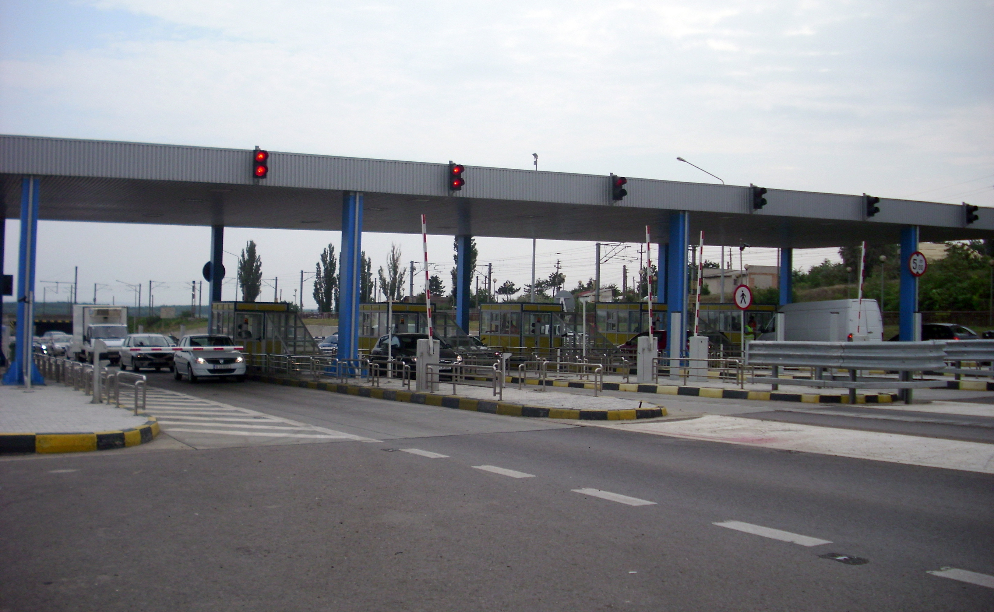 S-a deschis circulația pe podul de la Fetești. Taxa pentru plata tarifului de tranzitare va rămâne suspendată