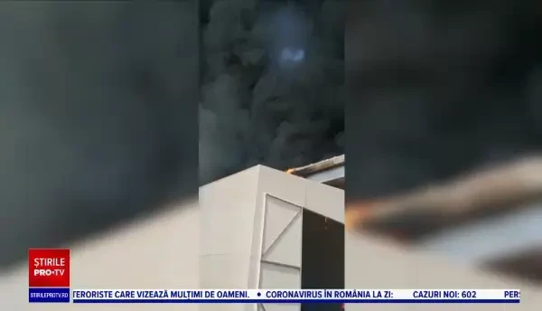 Incendiu puternic la o hală din Dej. Acolo se produceau furtunuri de presiune