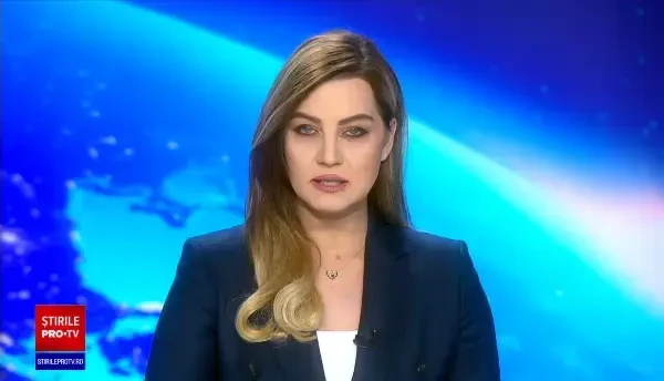 Incendiu de proporții, aproape de Oradea. Ard două depozite