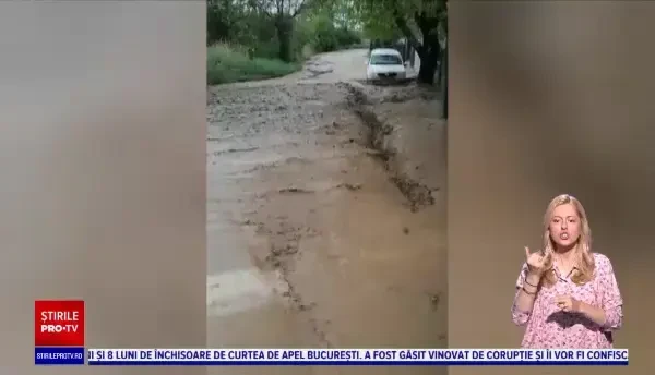 Nordul țării a fost lovit de furtuni violente. Un bărbat a dispărut după ce a fost luat de viitură cu tot cu căruță