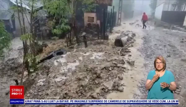 Furtunile au lovit cu furie sudul României. În Iaşi un bărbat este dat dispărut după ce a fost luat de viitură